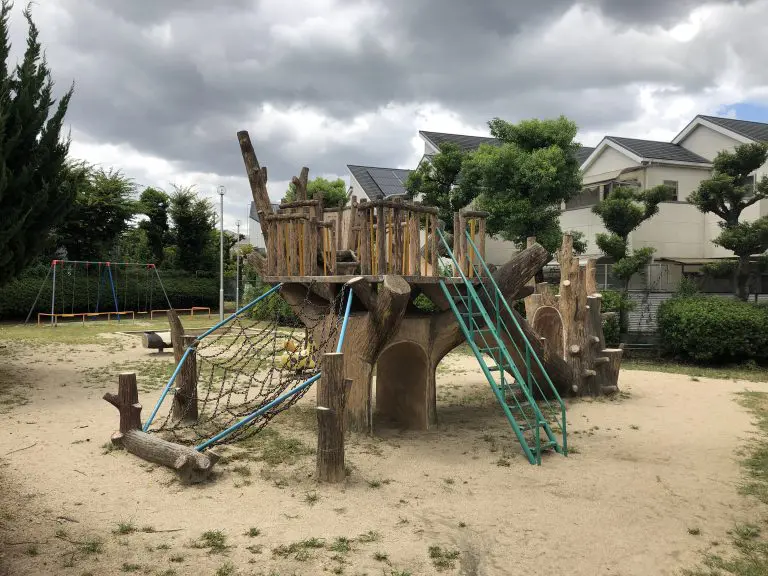 豊中市　本町北公園（クモの巣公園）/本町9丁目第1公園