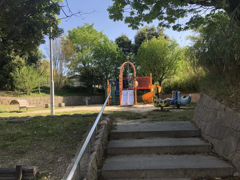 豊中市　東泉丘2丁目南公園/油田池公園