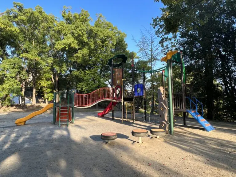 吹田市　さるすべり公園