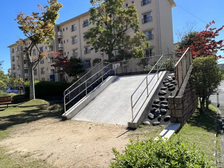 吹田市　UR千里青山台内公園